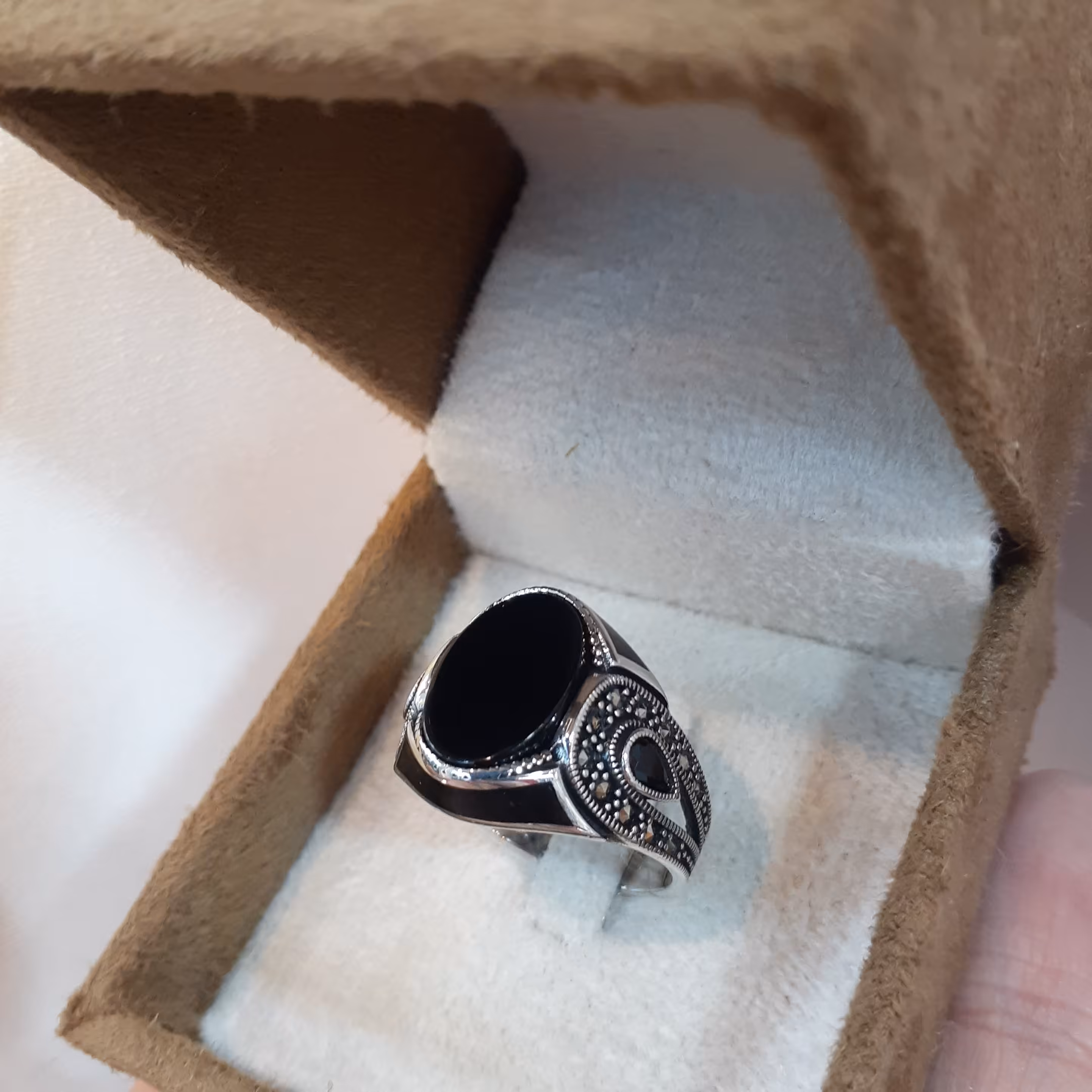 انگشتر نقره مردانه مارگازیت میناکاری شده ترک استانبول با سنگ عقیق  مشکی با عیار 925 و آبکاری طلاسفید