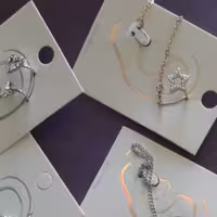 اویز نگهدارنده ایرپاد هندزفری ستاره و نگین طلایی تکی 