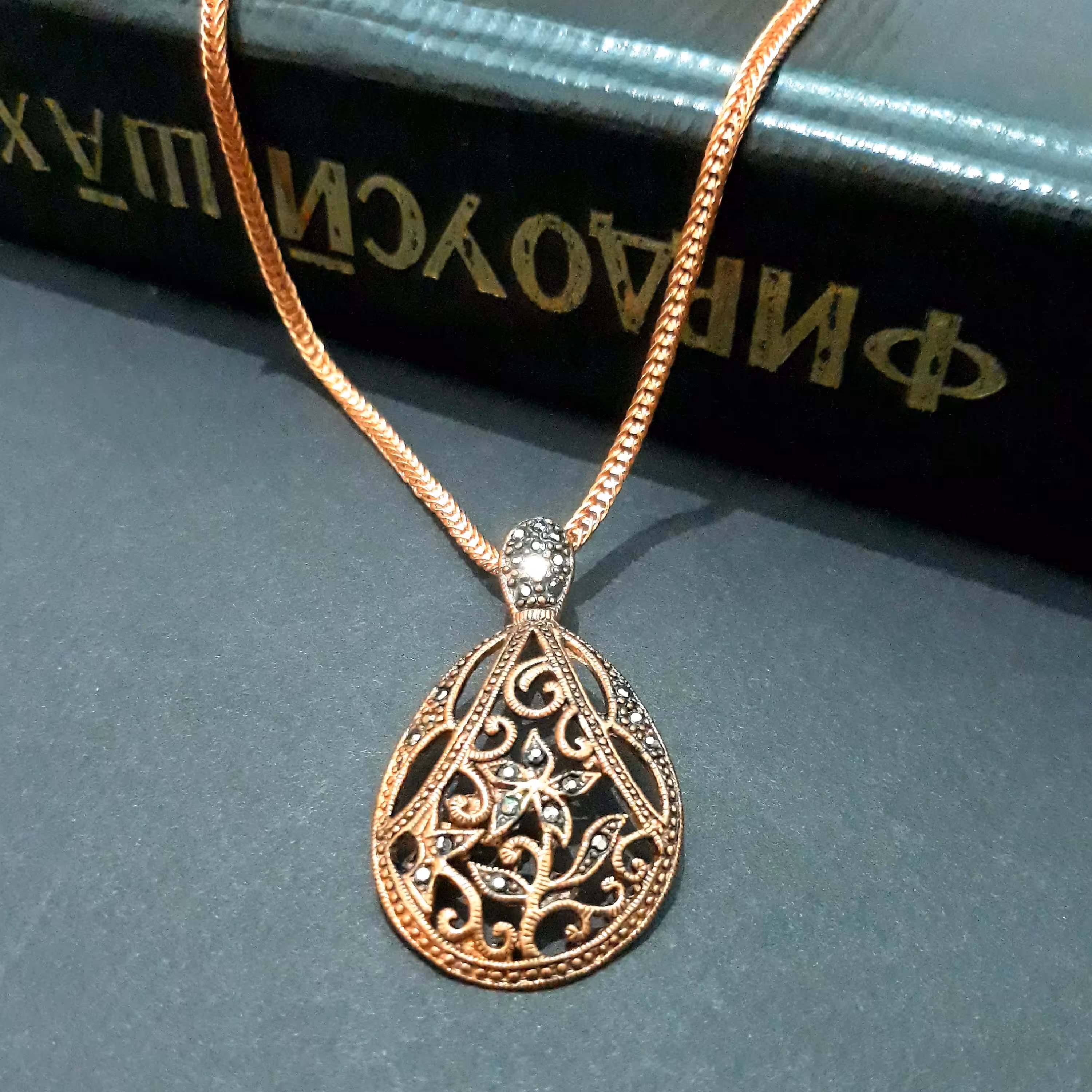 پلاک مارکازیت مس طراحی گل اشک تمساح