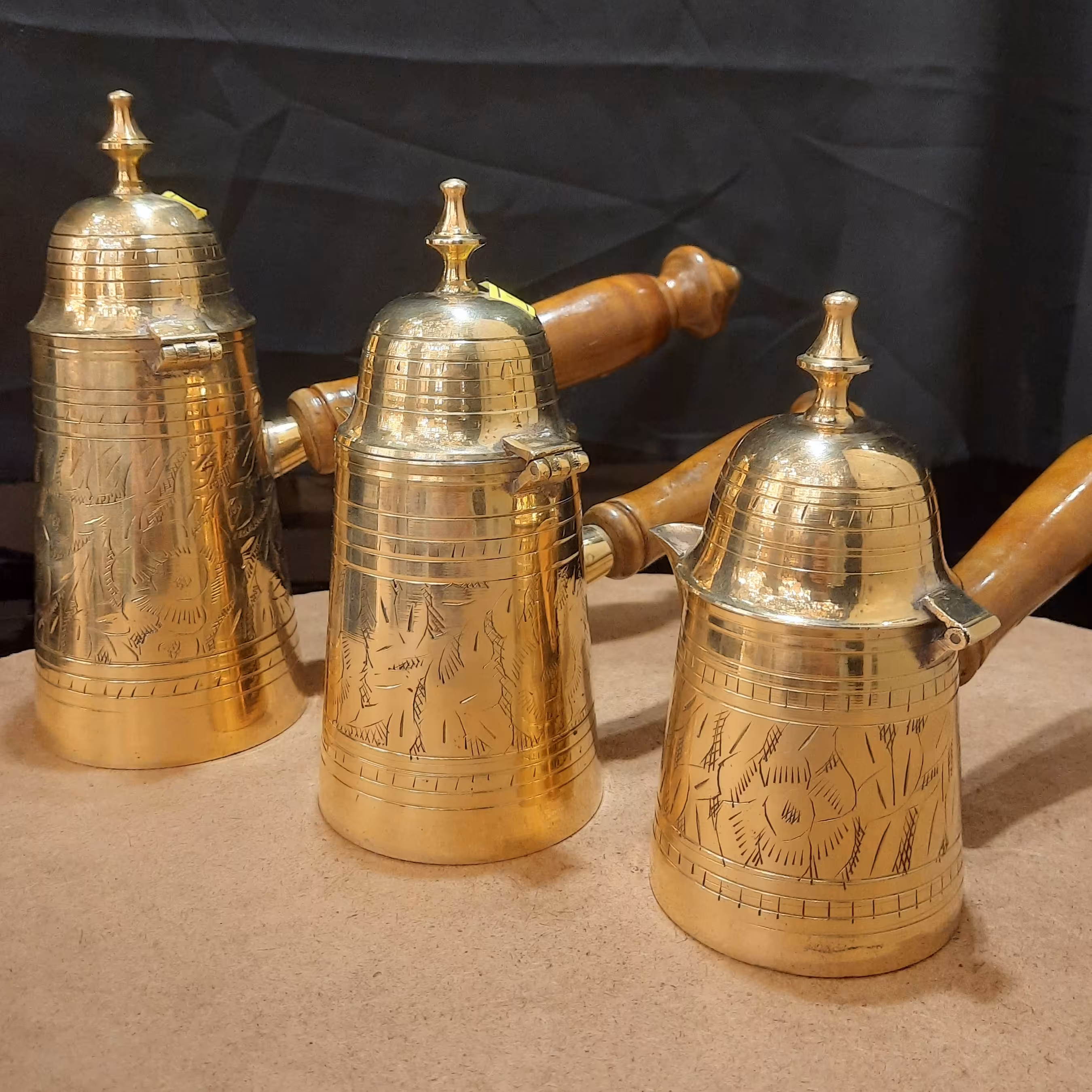 قهوه جوش برنزی درب دار