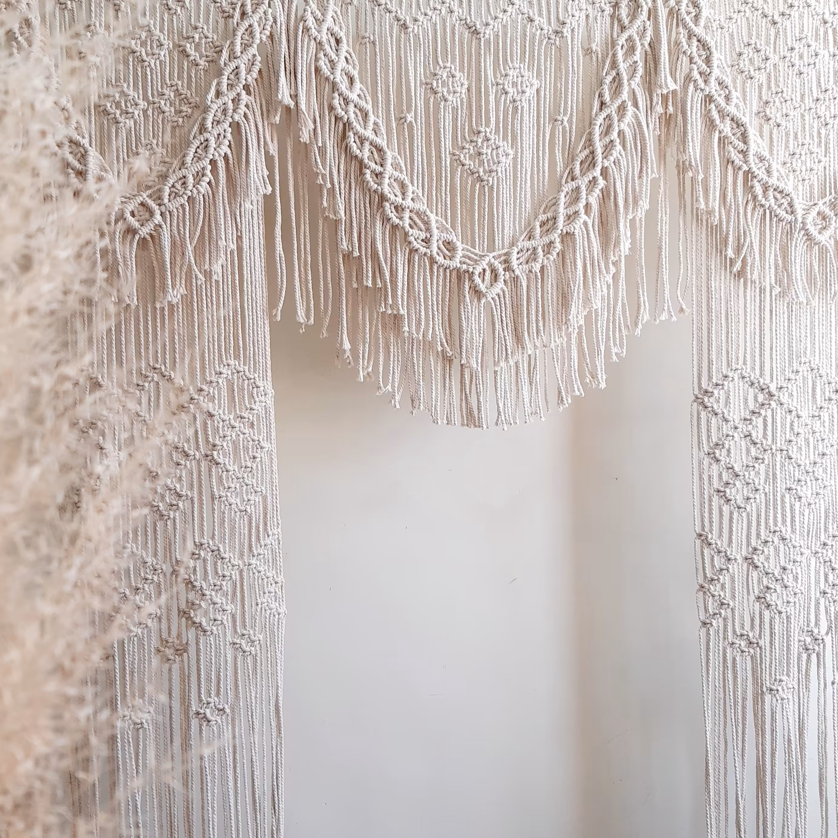 پرده مکرومه بافی ،بک دراپ مکرومه