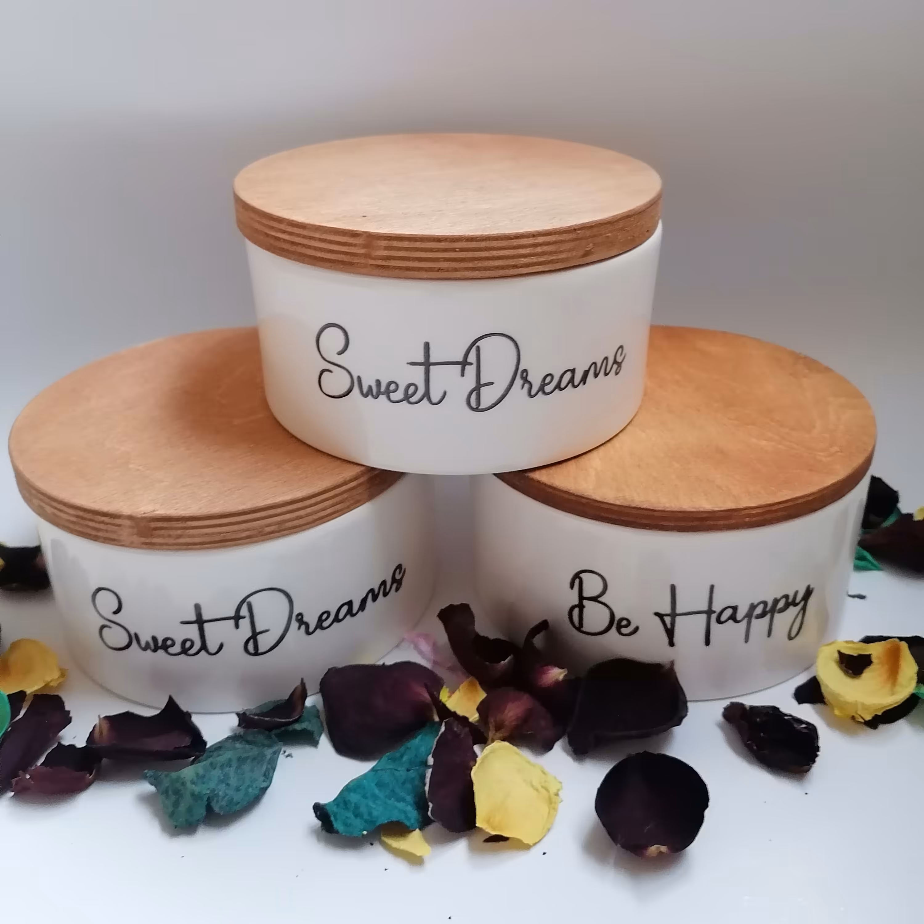 بانکه کوکی تکست دار و درب بامبو مناسب برای پذیرای 