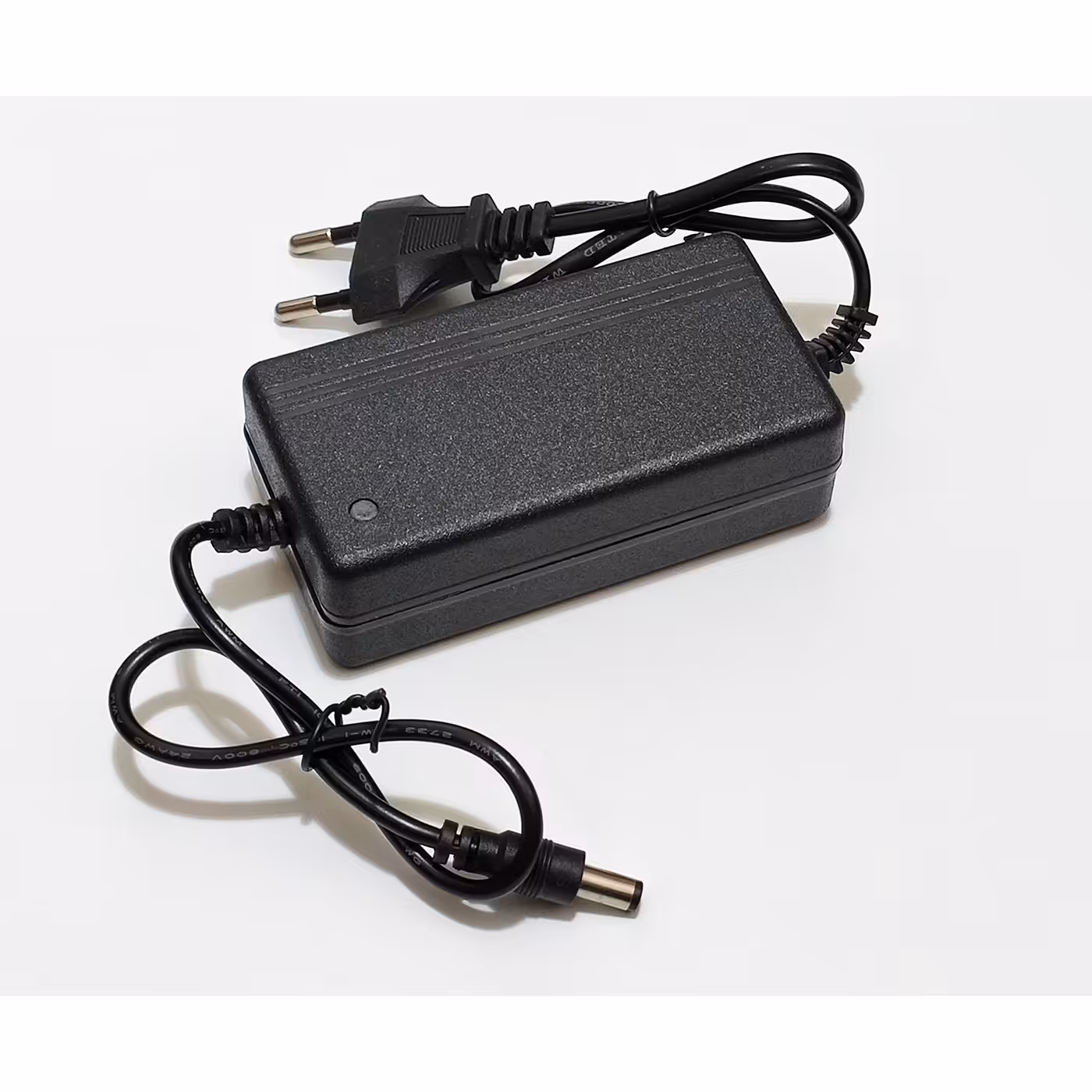 آداپتور 12 ولت 2 آمپر DC مارک RS - جریان دهی واقعی تا 1.8 آمپر