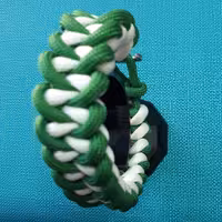 دستبند پاراکورد سبز و سفید