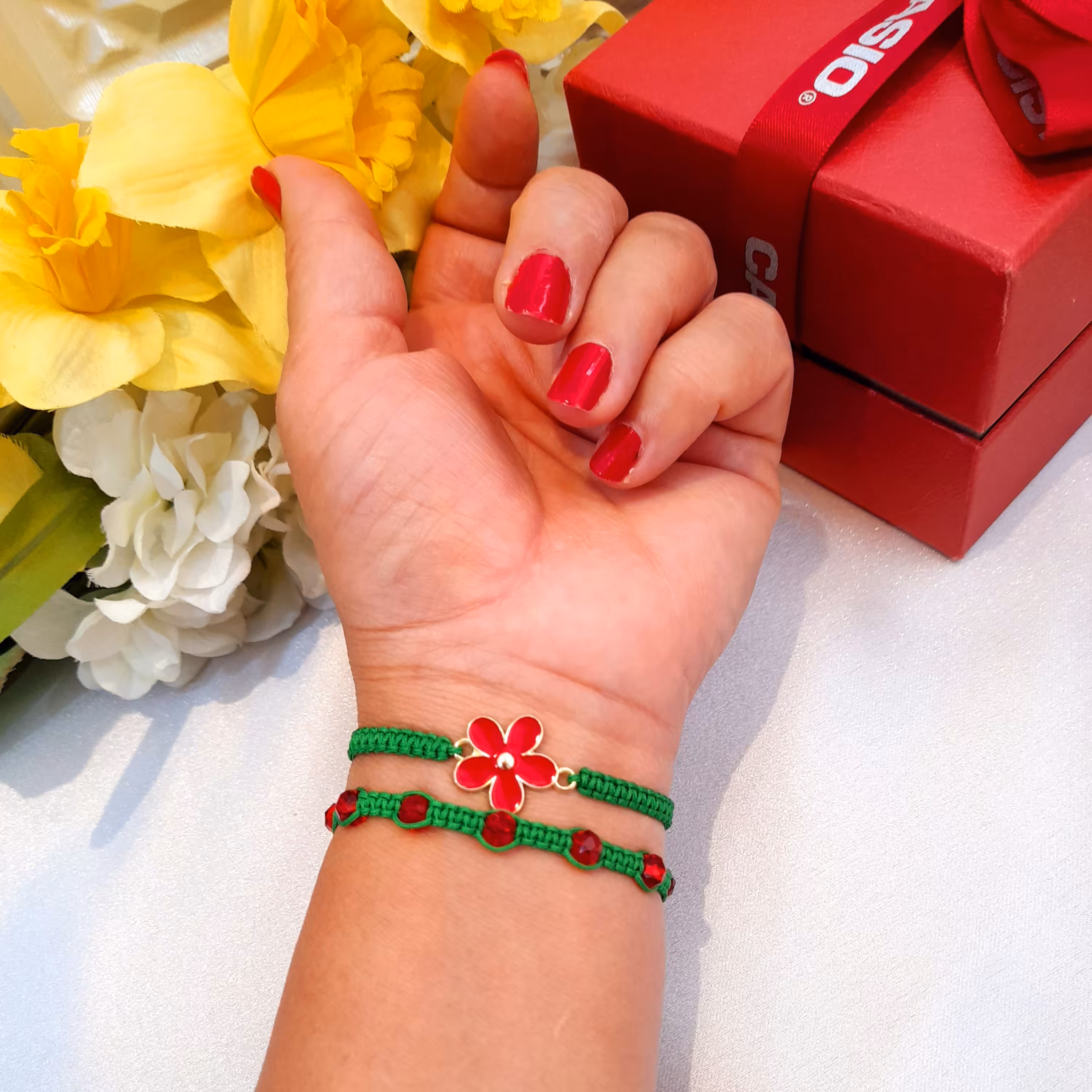 ست دستبند دوتایی بافت(دستساز) کریستال سایز 6 و پلاک گل با گره کشویی