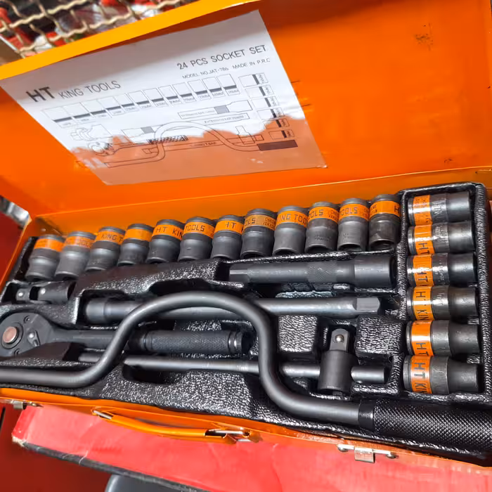 جعبه بکس 24 پارچه کینگ تولز  فشار قوی  کیفیت متوسط درایو یک دوم با دسته هندلی 