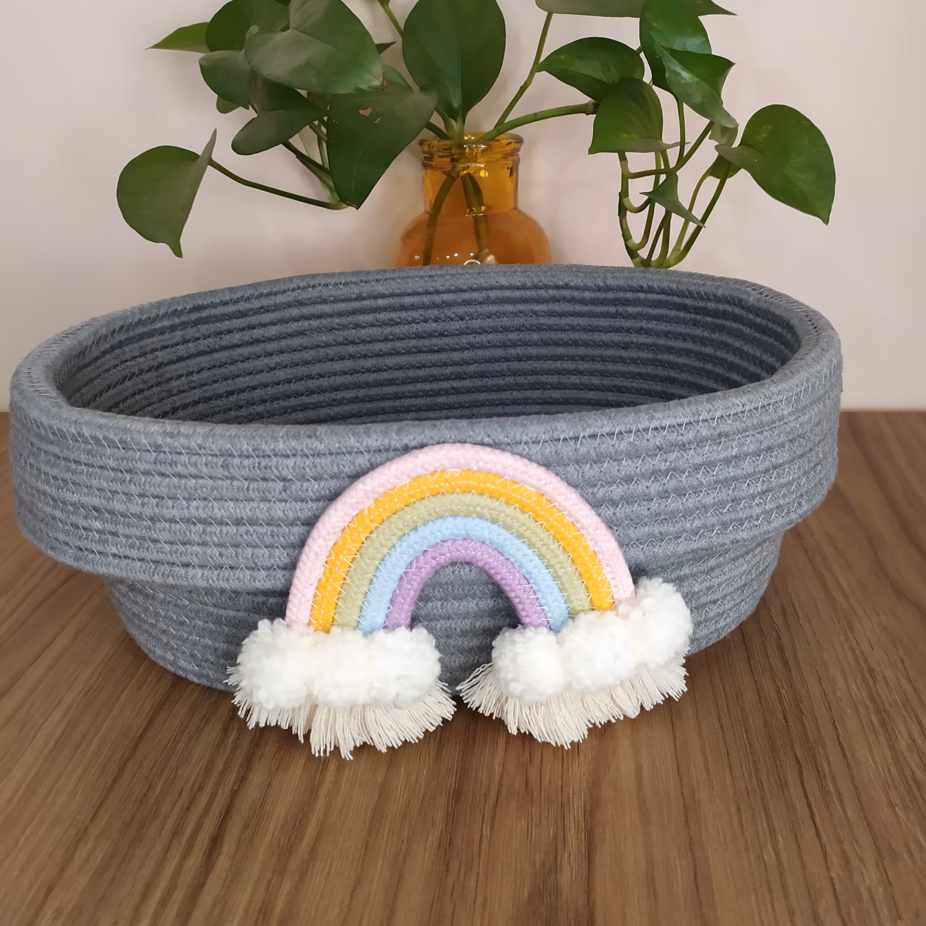 نظم دهنده ی لوازم آرایش قیطان مغزدار طوسی با تزیین رنگین کمانی 