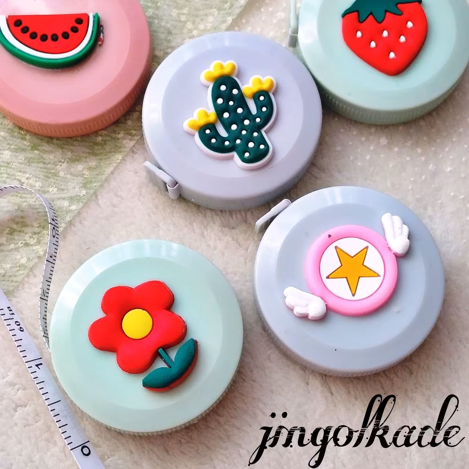 متر فانتزی طرح دار دارای دکمه برای جمع کردن متر 