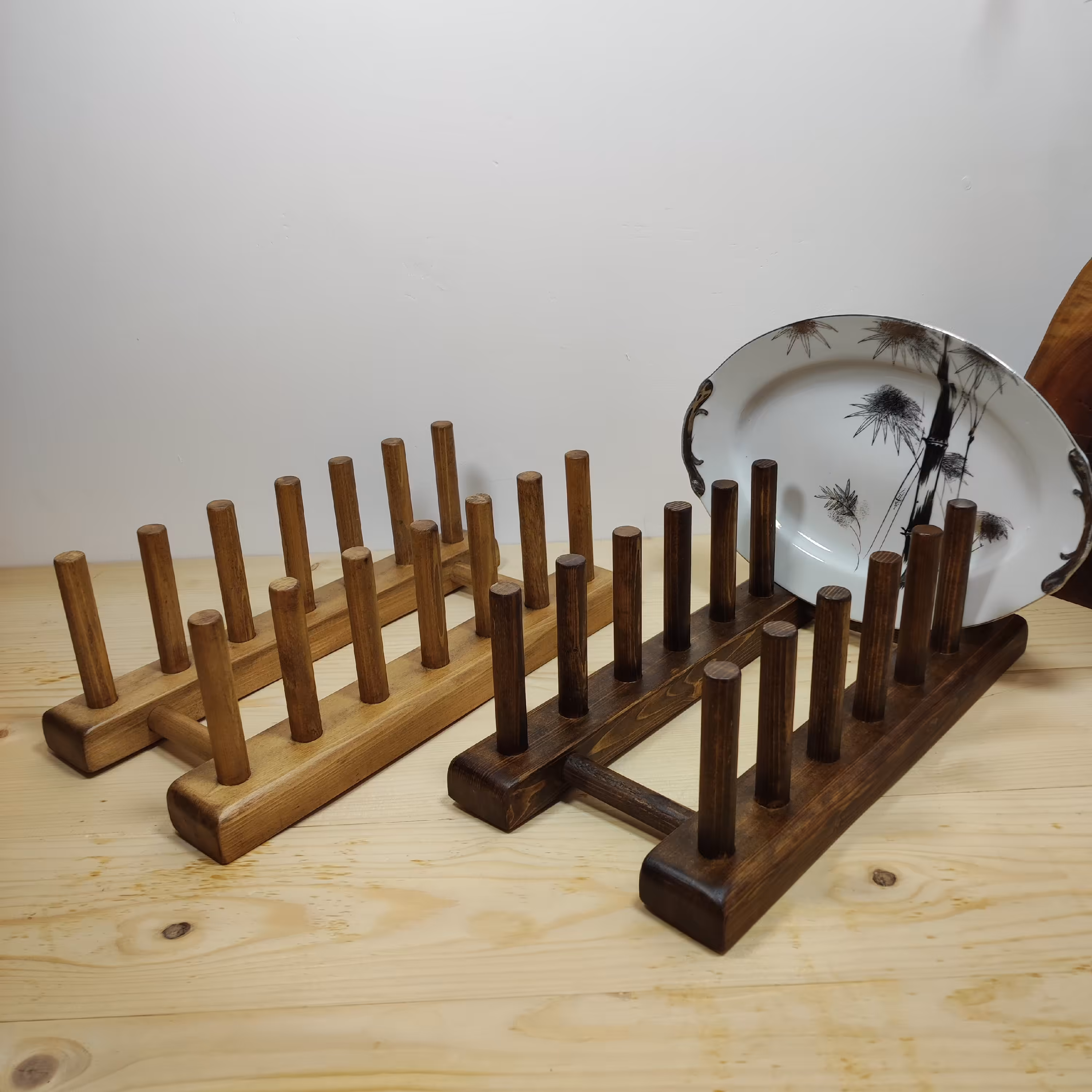 استند بشقاب چوبی تمام چوب روس ،مستقیم از تولید کننده، سایز 32×16 رنگ عسلی یا تیره