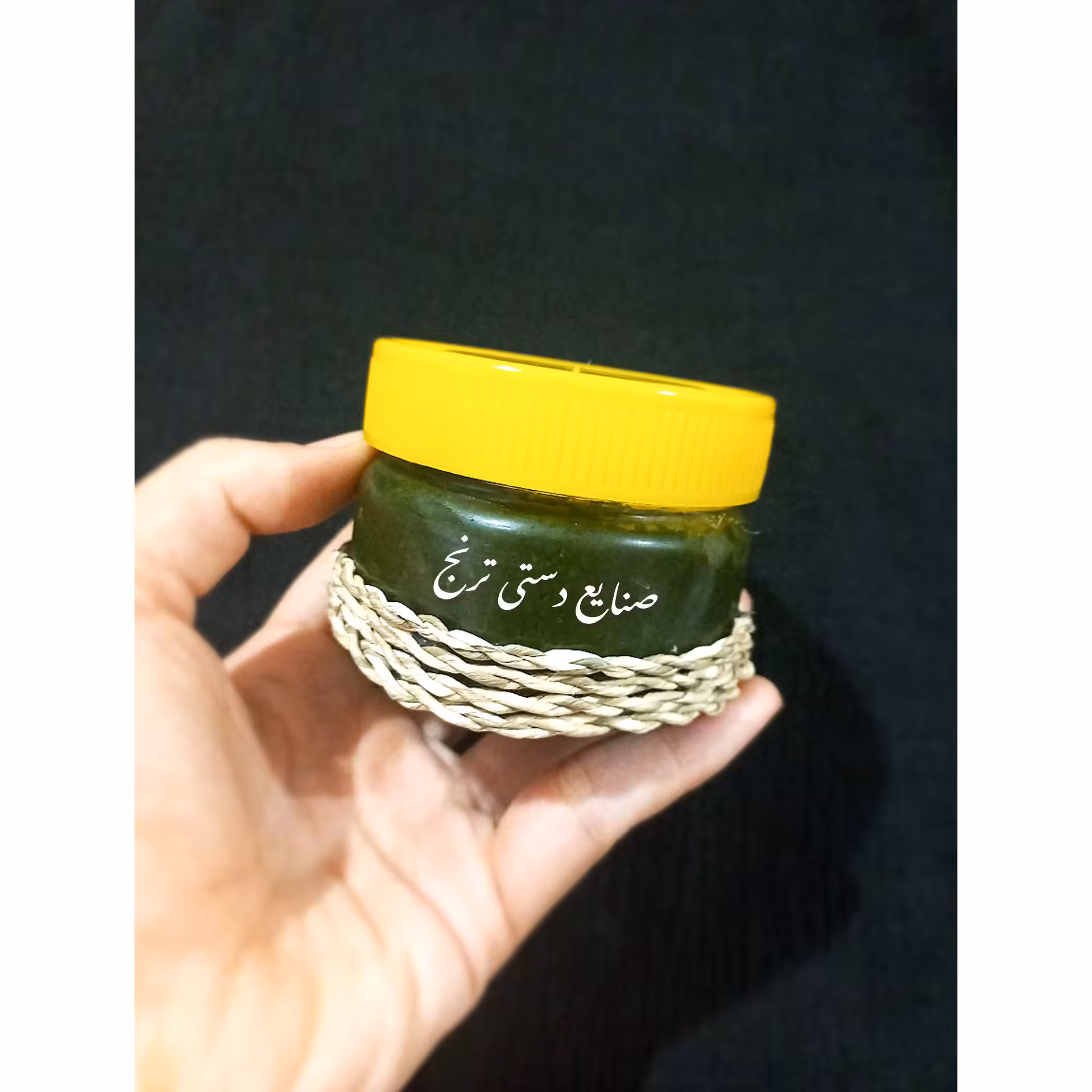 دلار.درار.سبز نمک.دلال.چاشنی.چاشنی گیلانی.همراه بایک ظرف حصیری سنتی