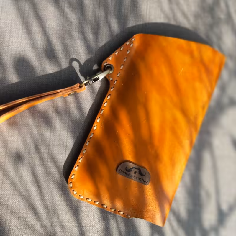 کیف چرمی موبایل بندیلک دار از چرم گاوی و دستدوز 