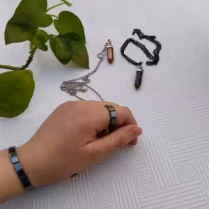 دستبند و انگشتر حدید