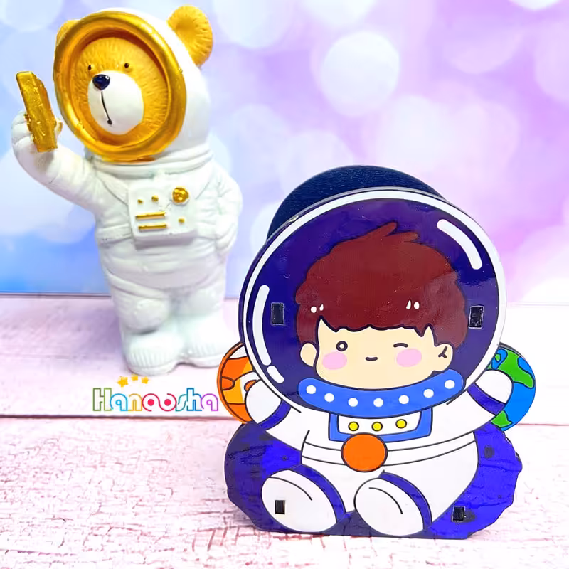 جامدادی چوبی رومیزی فضانورد