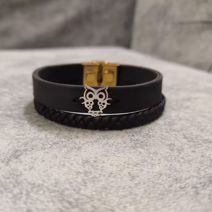 دستبند چرم با پلاک نقره طرح دلخواه شکل یا اسم 