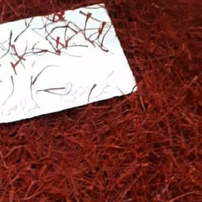 زعفران سرگل از زمینهای تایباد خراسان با رنگ و عطری عالی بدون هیچ گونه رنگ مصنوعی 