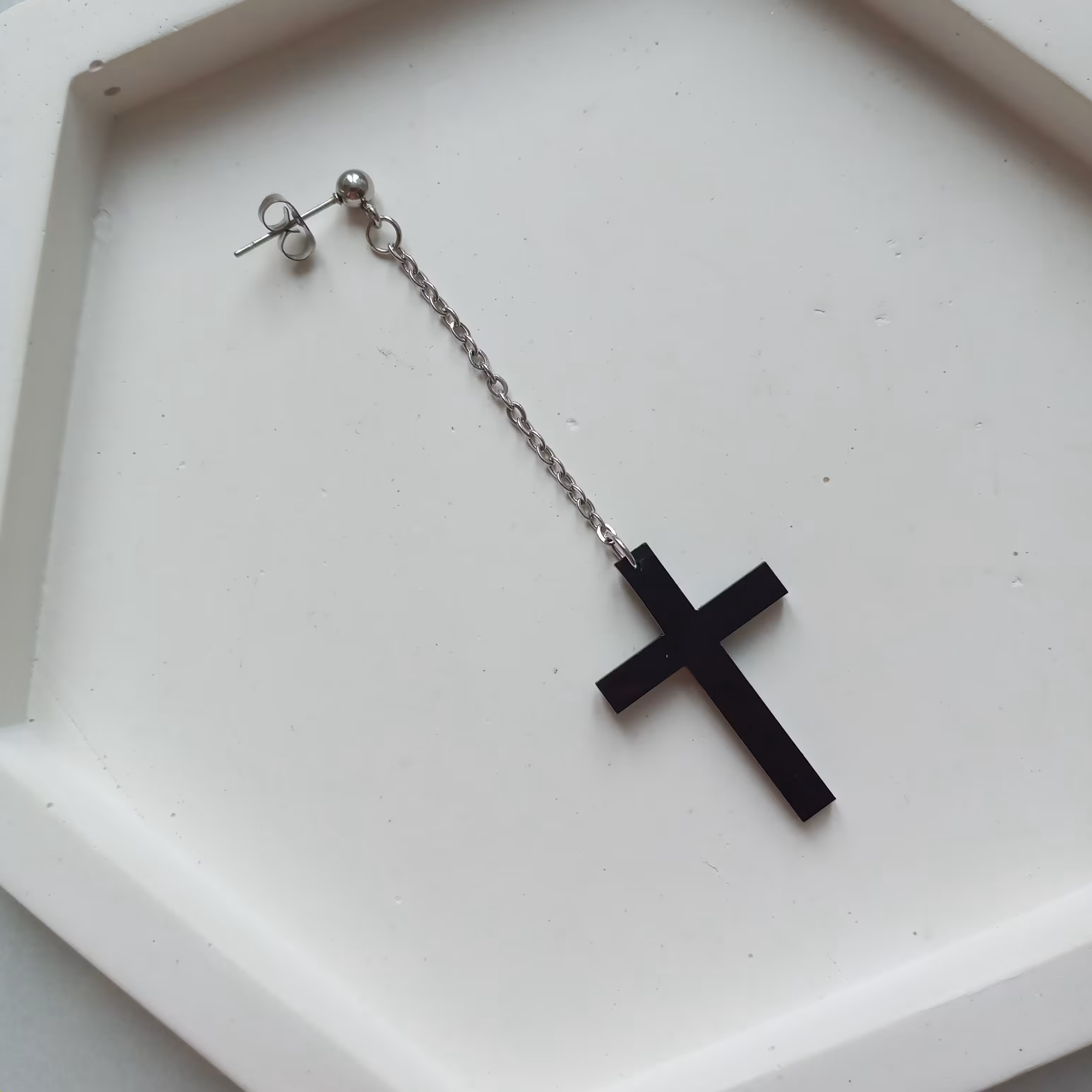 گوشواره آویز صلیب مشکی