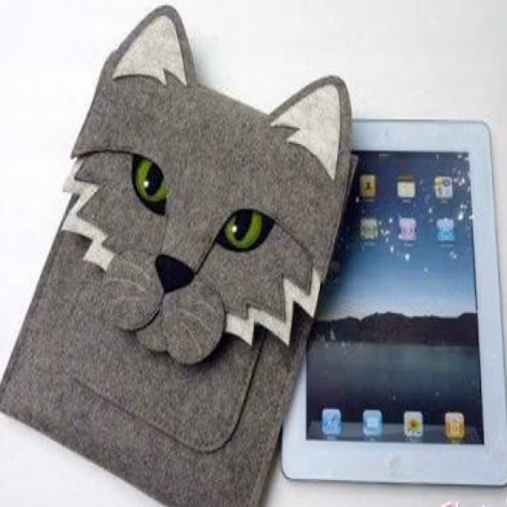 کاور تبلت نمدی ( طرح گرگ )(اندازه طبق دلخواه مشتری انجام میشه)