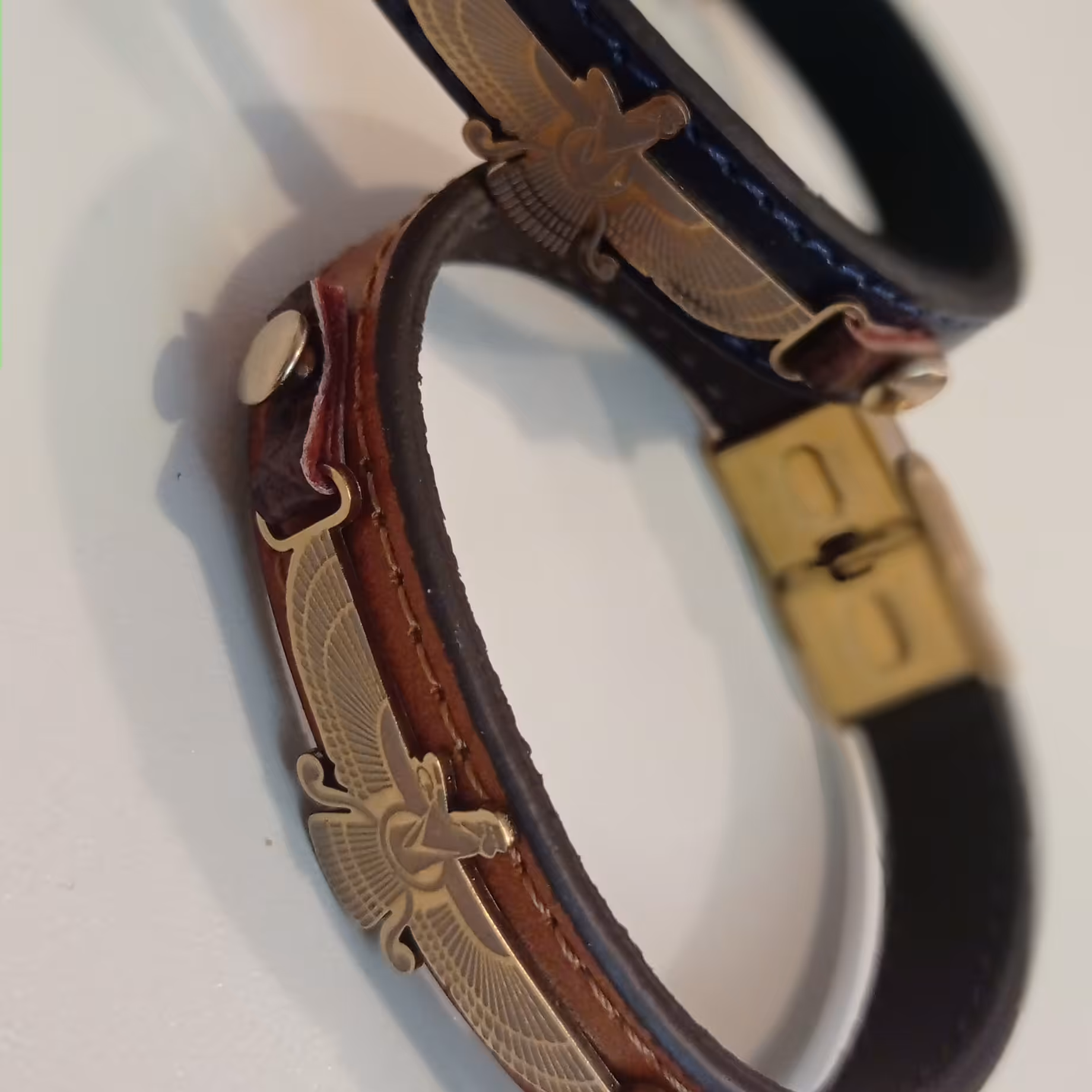 دستبند دولا چرم طبیعی پلاک فروهر قفل استیل زیبا و خاص