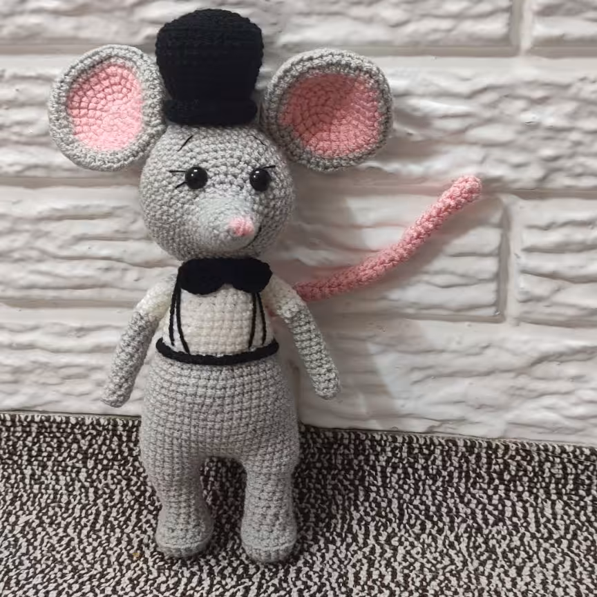 عروسک موش بافتنی کلاه به سر 