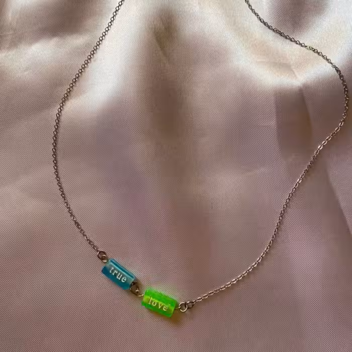 گردنبند حروف لاتین