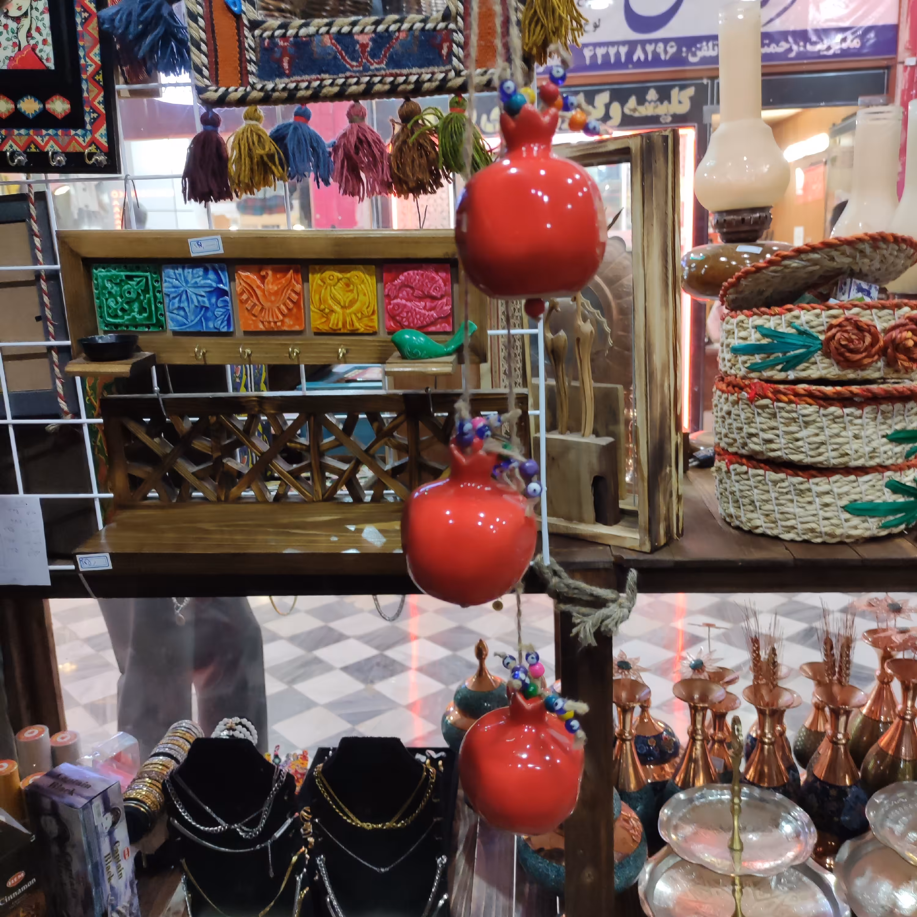 آویز  سرامیکی انار  (سه تایی)