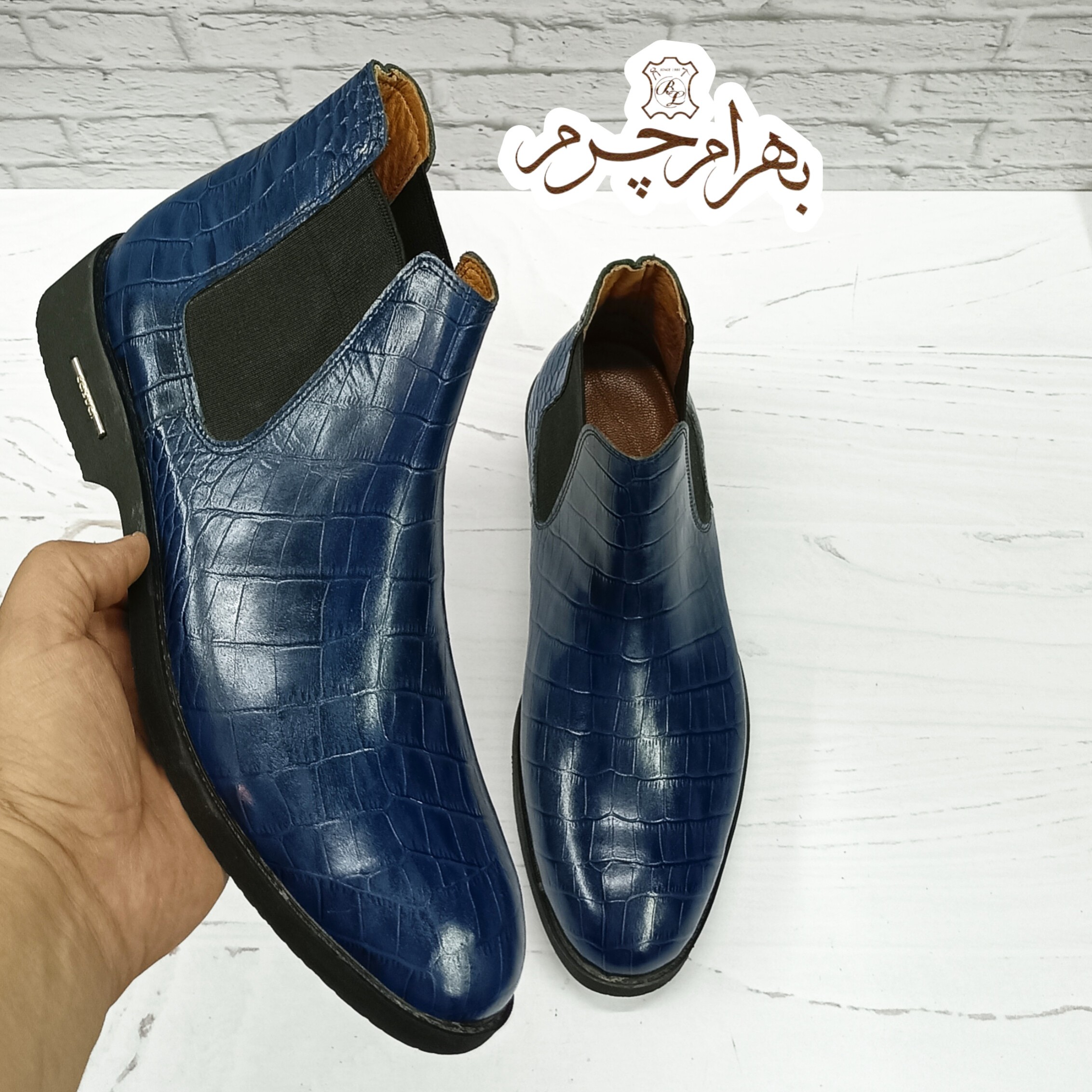 نیم بوت مردانه اسپرت چرم طبیعی کوین کروکودیلی سرمه ای حراج تک سایز