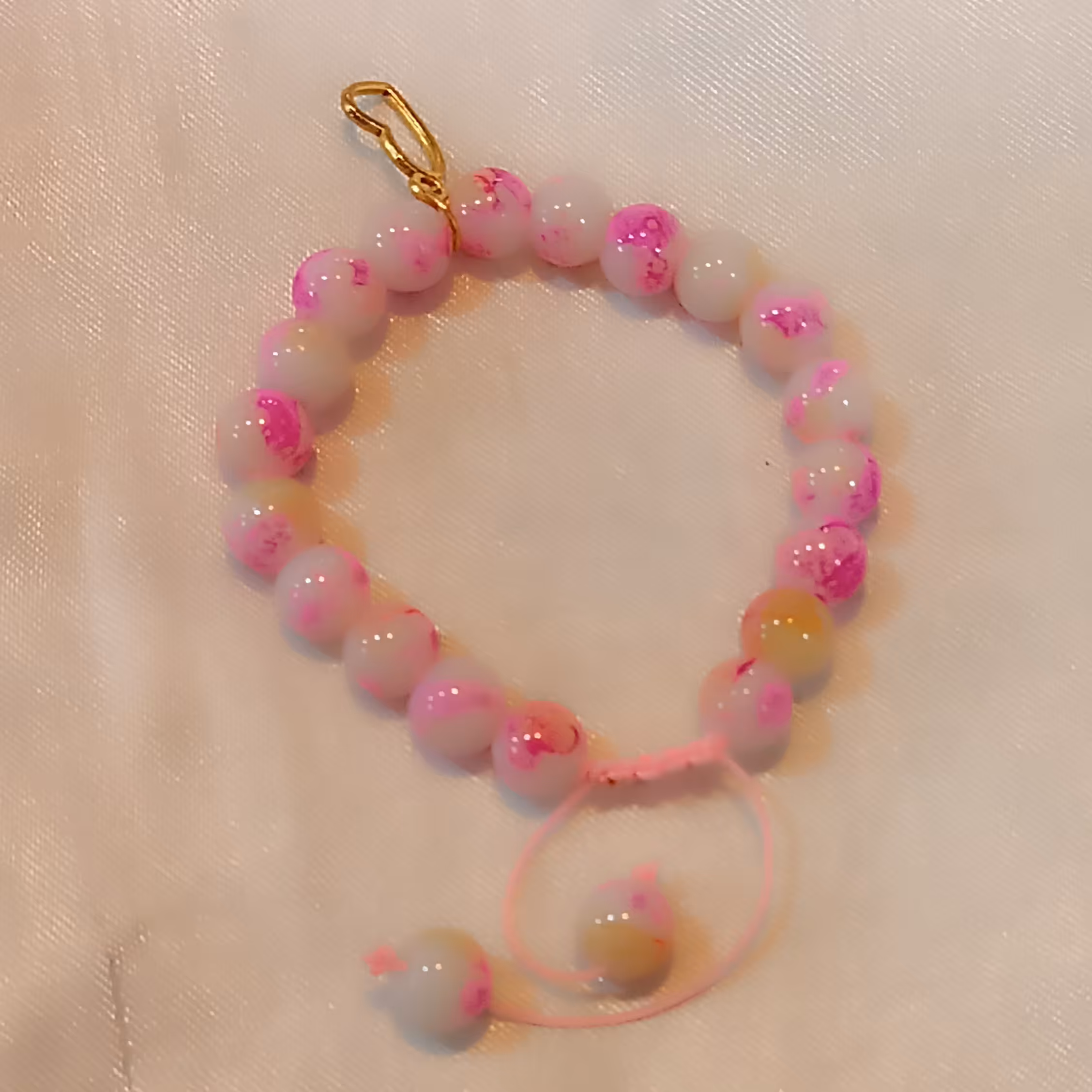 دستبند سنگی آب رنگی صورتی خوش رنگ 