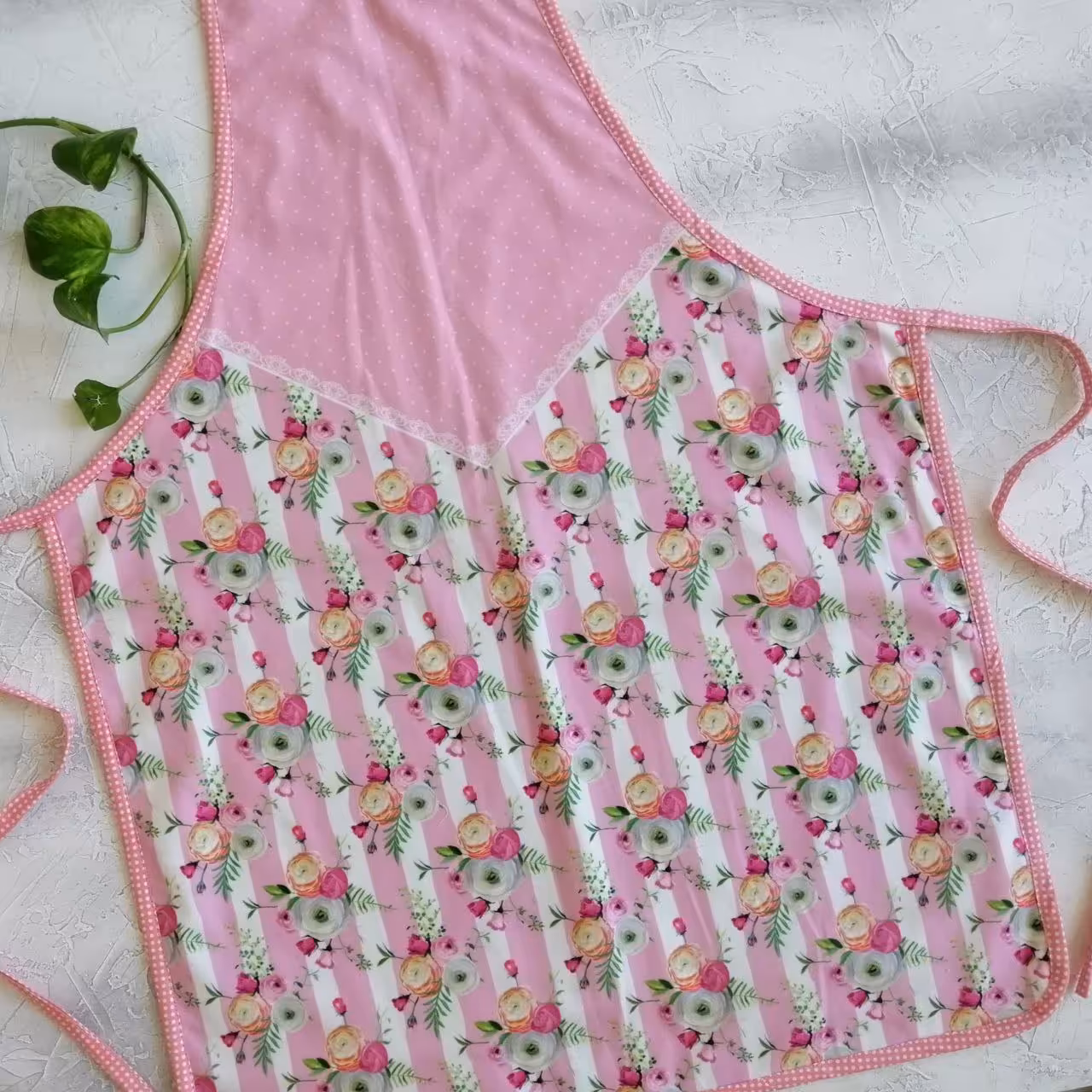 پیشبند مخمل نسوز مدل ارغوان طرح 1