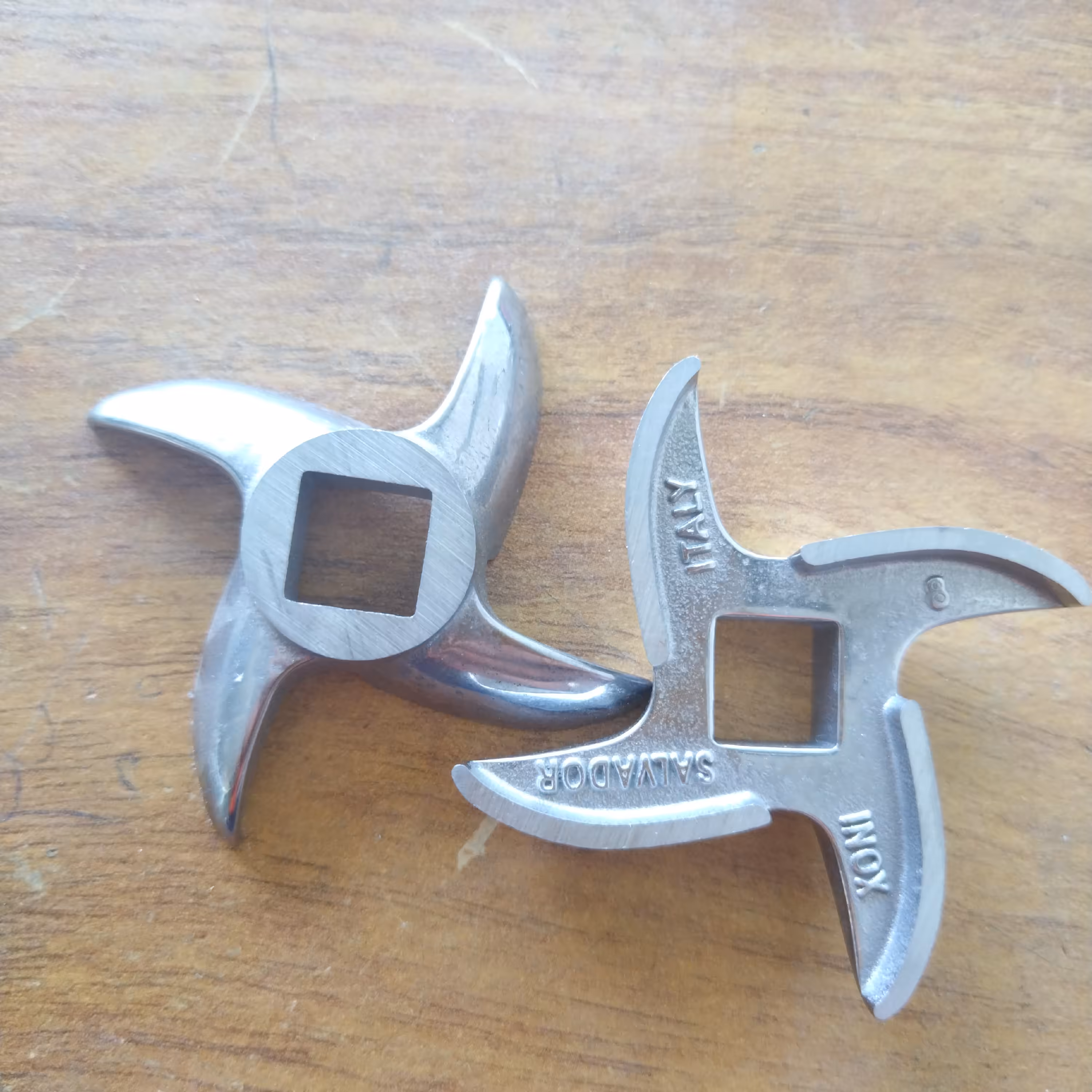 تیغ چرخ گوشت سالوادور  سایز 8