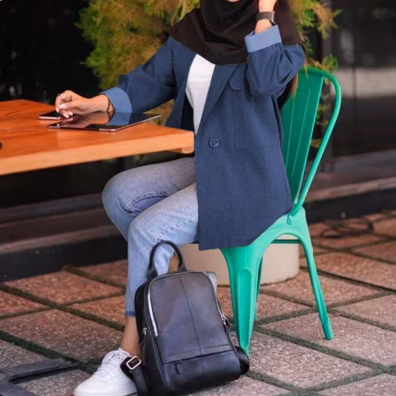 مانتو دانشجویی جوان