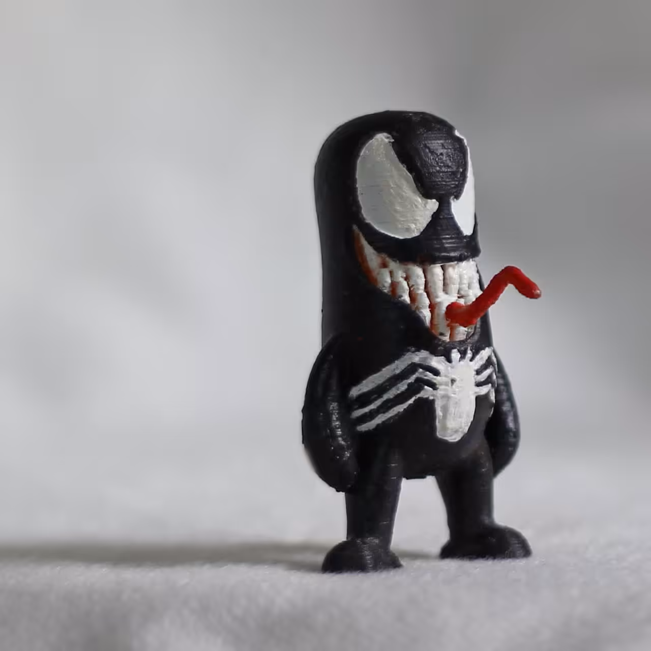 مینی فیگور شخصیت ونوم venom  با اندازه 5 سانت