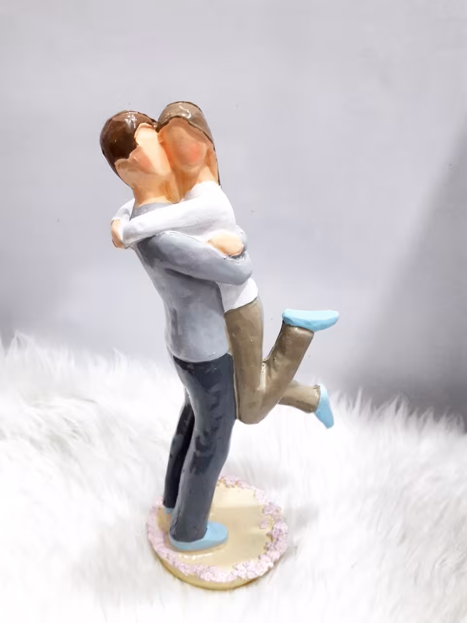 مجسمه اغوشی