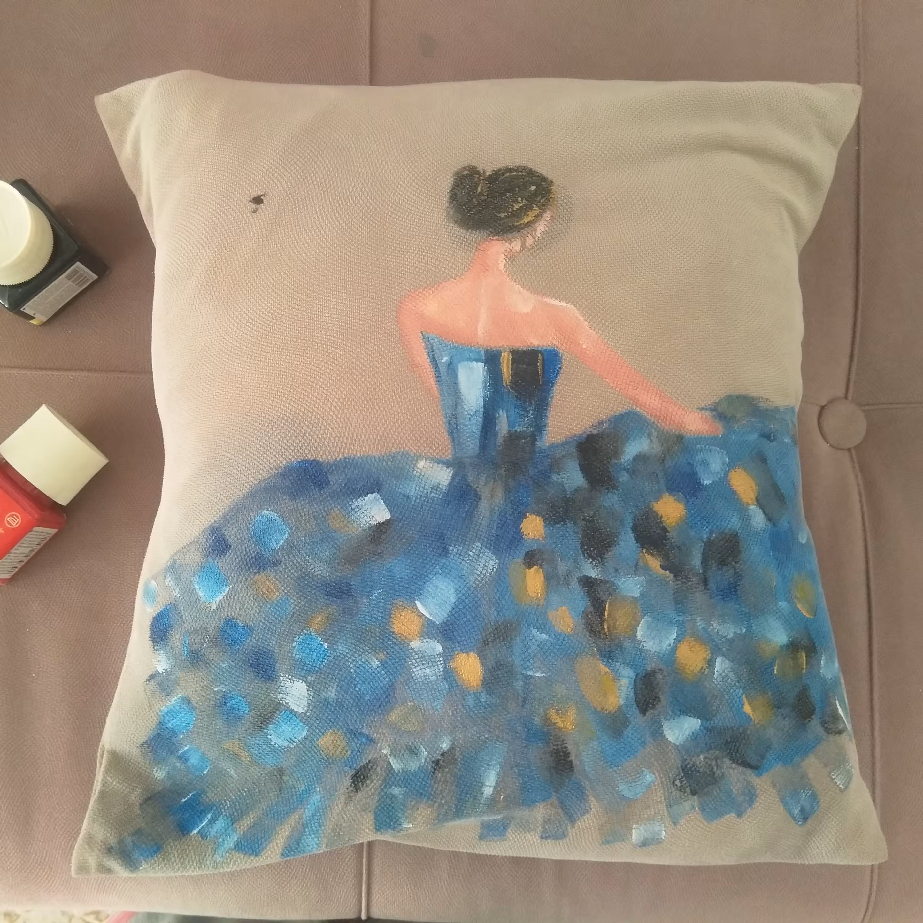 نقاشی روی کوسن