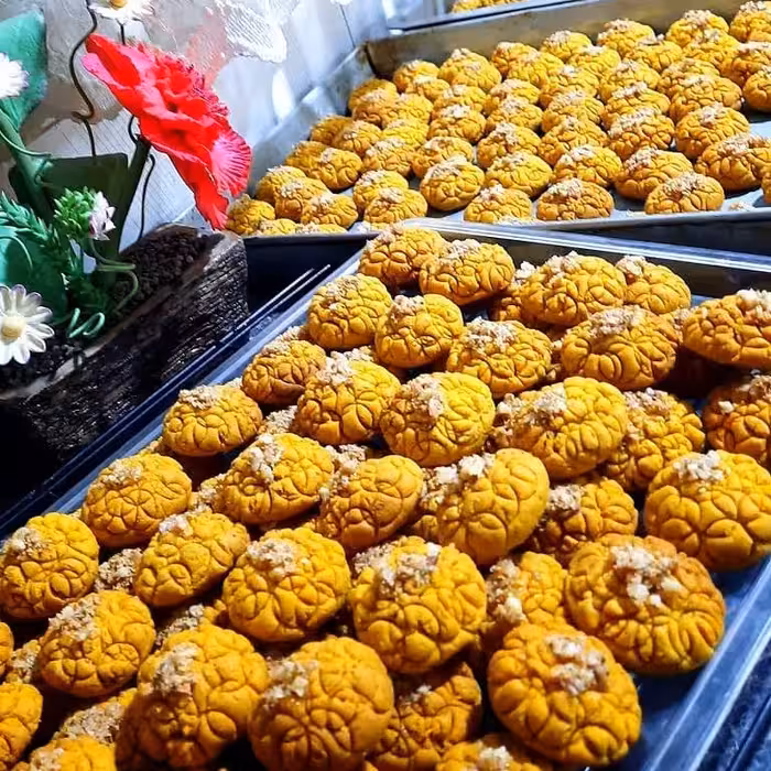 شیرینی خانگی آغوذ کنا  شیرینی سنتی آمل کاملا مرغوب  و عالی مواد اولیه گردو و ارد برنج و کره و...