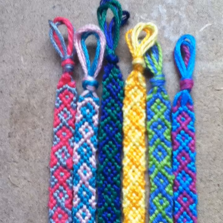 دستنبد دوستی   سنتی رنگی در چند طرح                                            