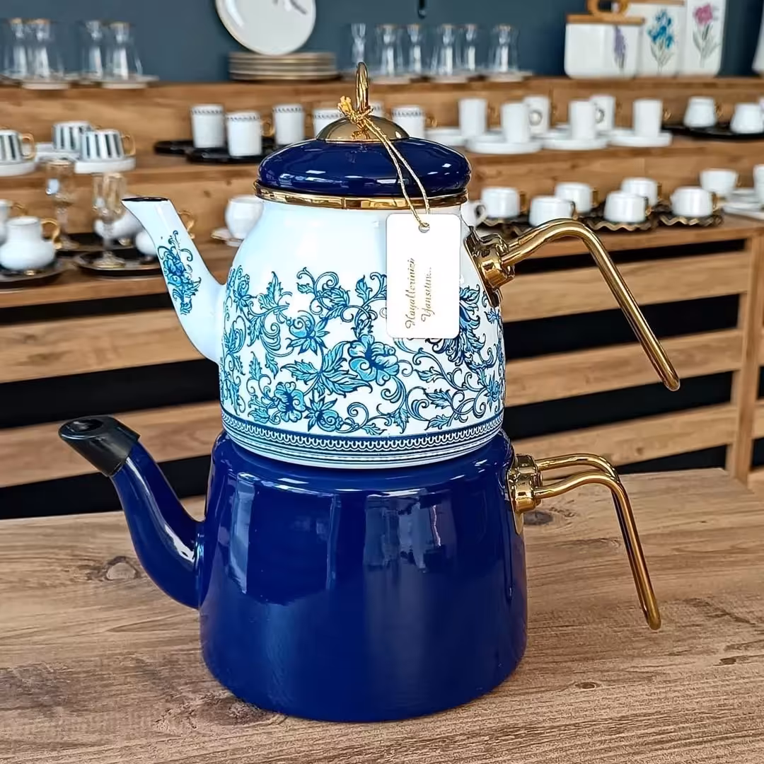 کتری و قوری لعابیبرند پاچی ترکظرفیت کتری 2 لیتری قوری 1 لیتری دستگیره نسوز  هزینه ارسال به عهده مشتری