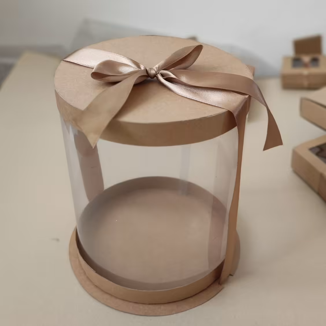 جعبه استوانه ای  کرافتی مناسب کیک هدیه و...