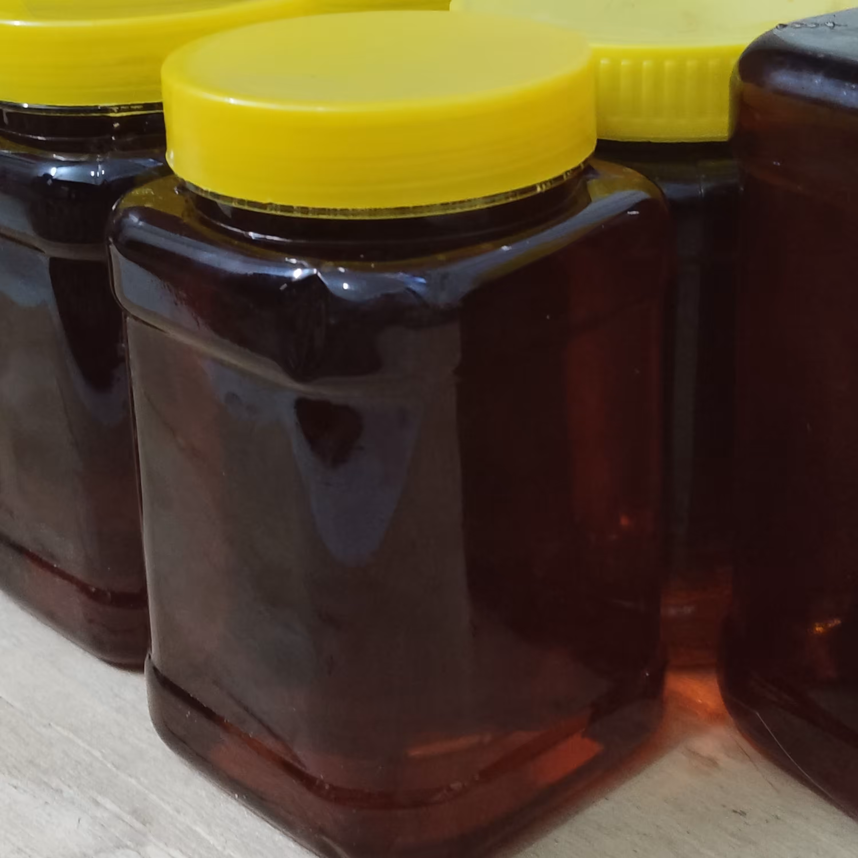 عسل گونه یک کیلویی دارای تایید آزمایشگاه