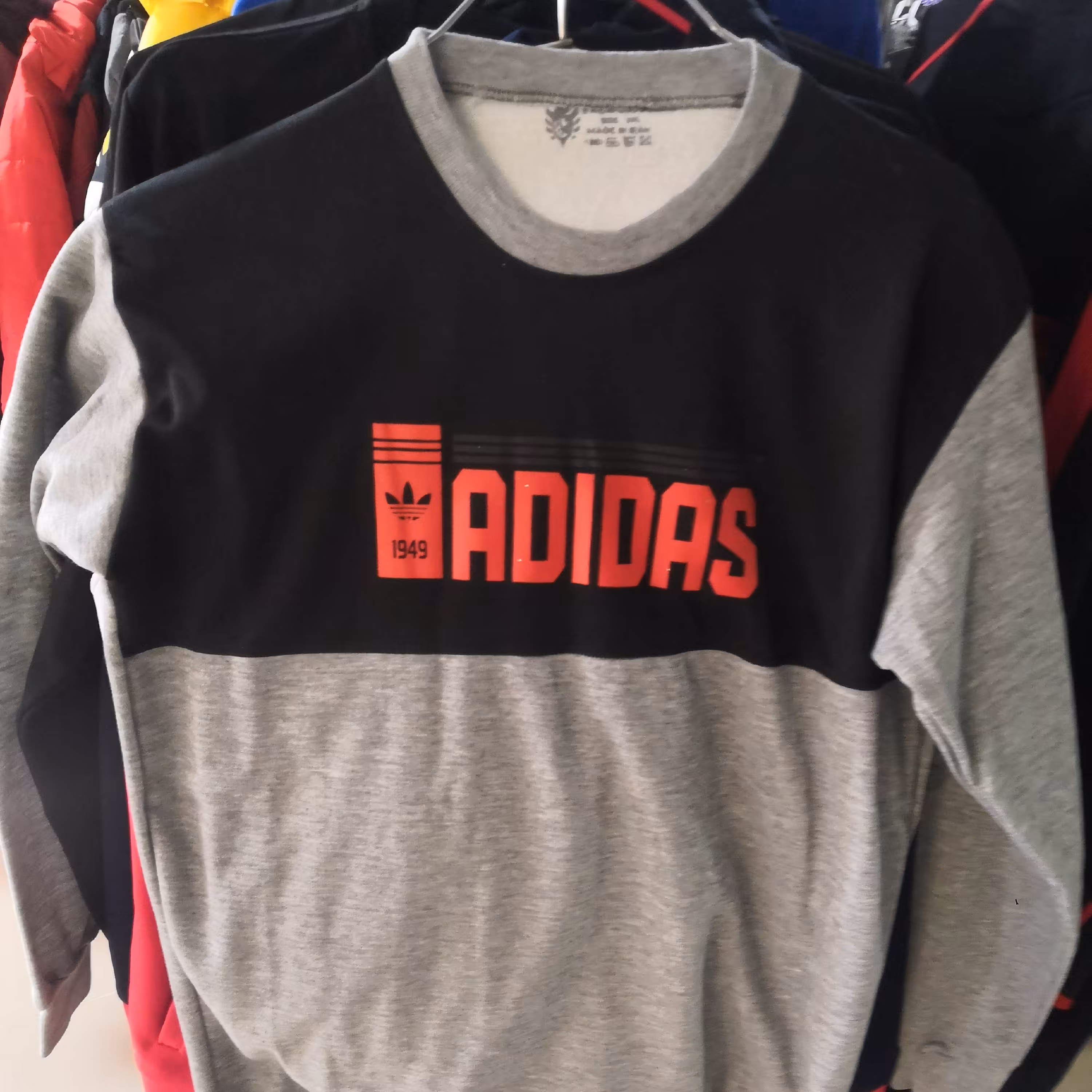 ست هودی شلوار پشمی گرم در طرح های متنوع ارسال رایگان حراج گذاشته شد 