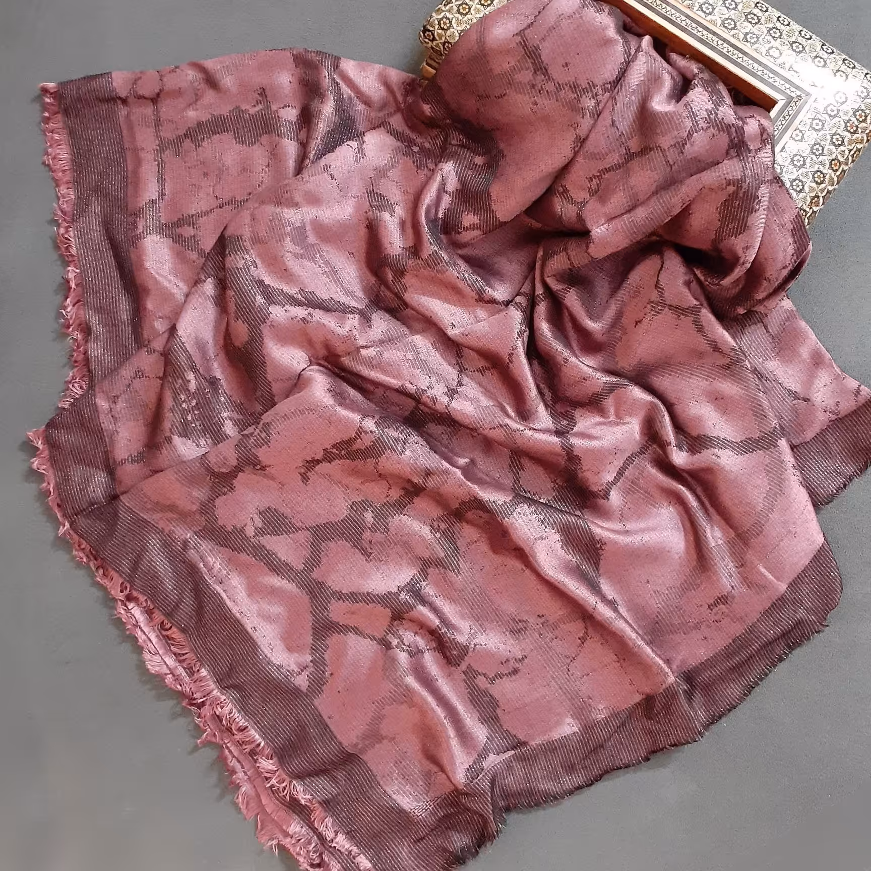 روسری نخ ژاکارد لمه دار دورو مارک قواره بزرگ