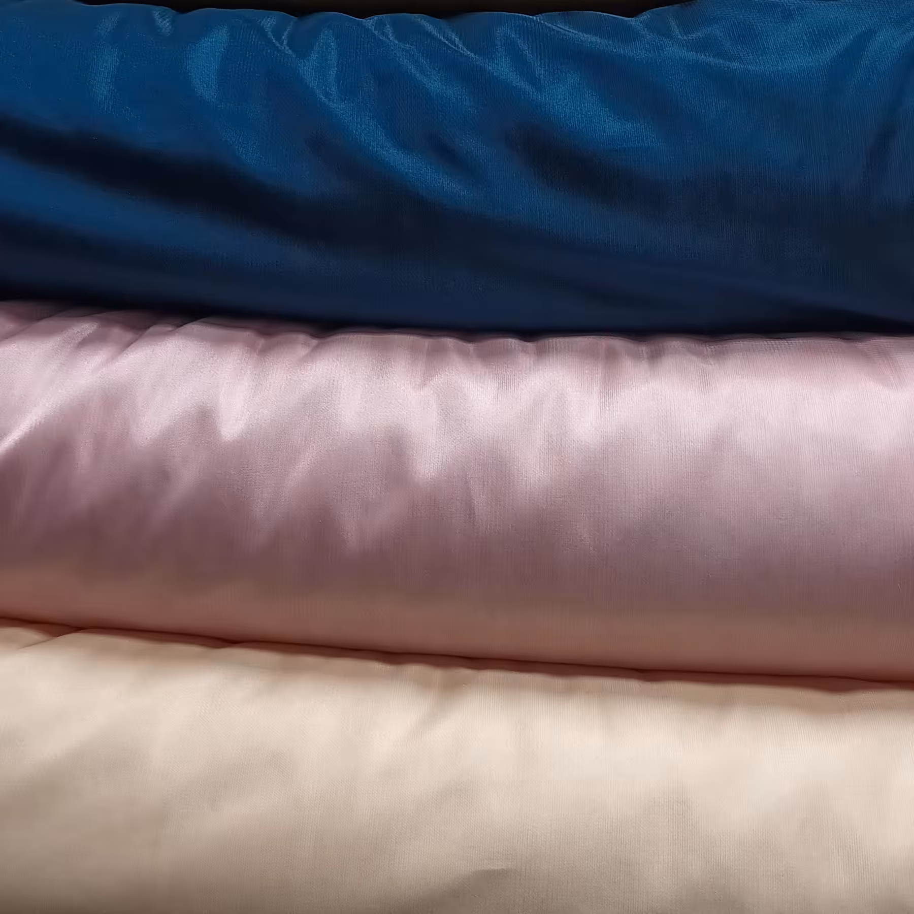 پارچه ژرسه(متری فروش میرود) مخصوص استر جنس درجه  یک رنگ های شیری سفید طلایی صورتی مشکی