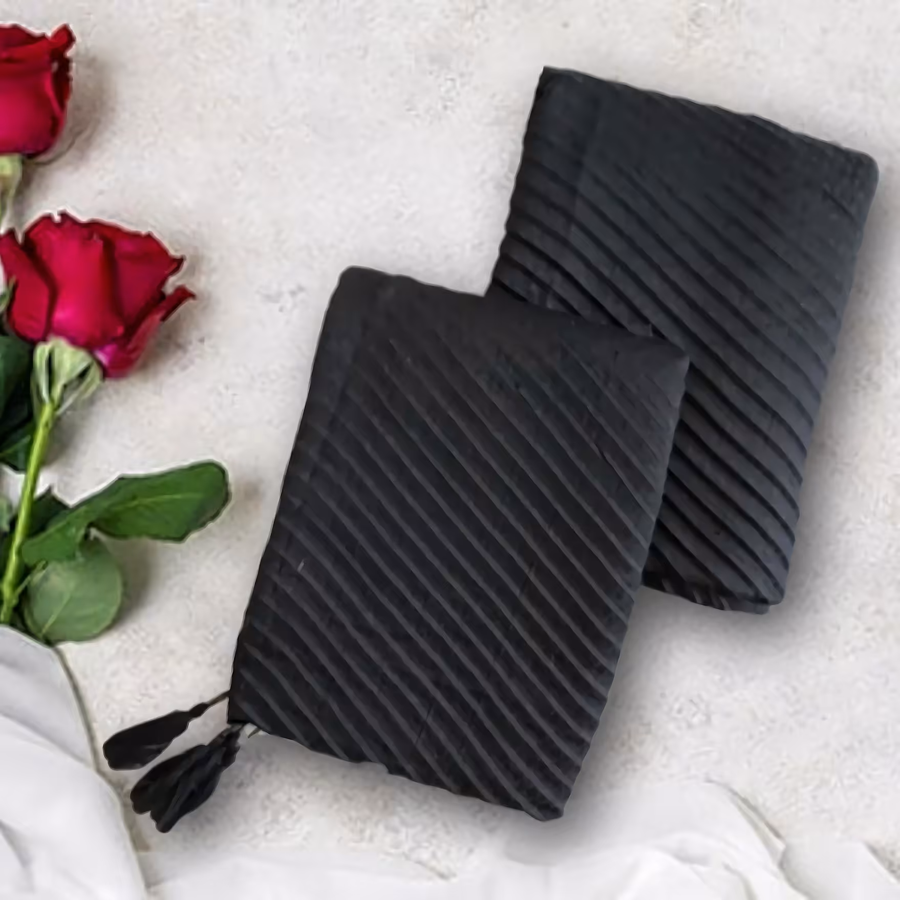 شال مشکی پفکی پلیسه