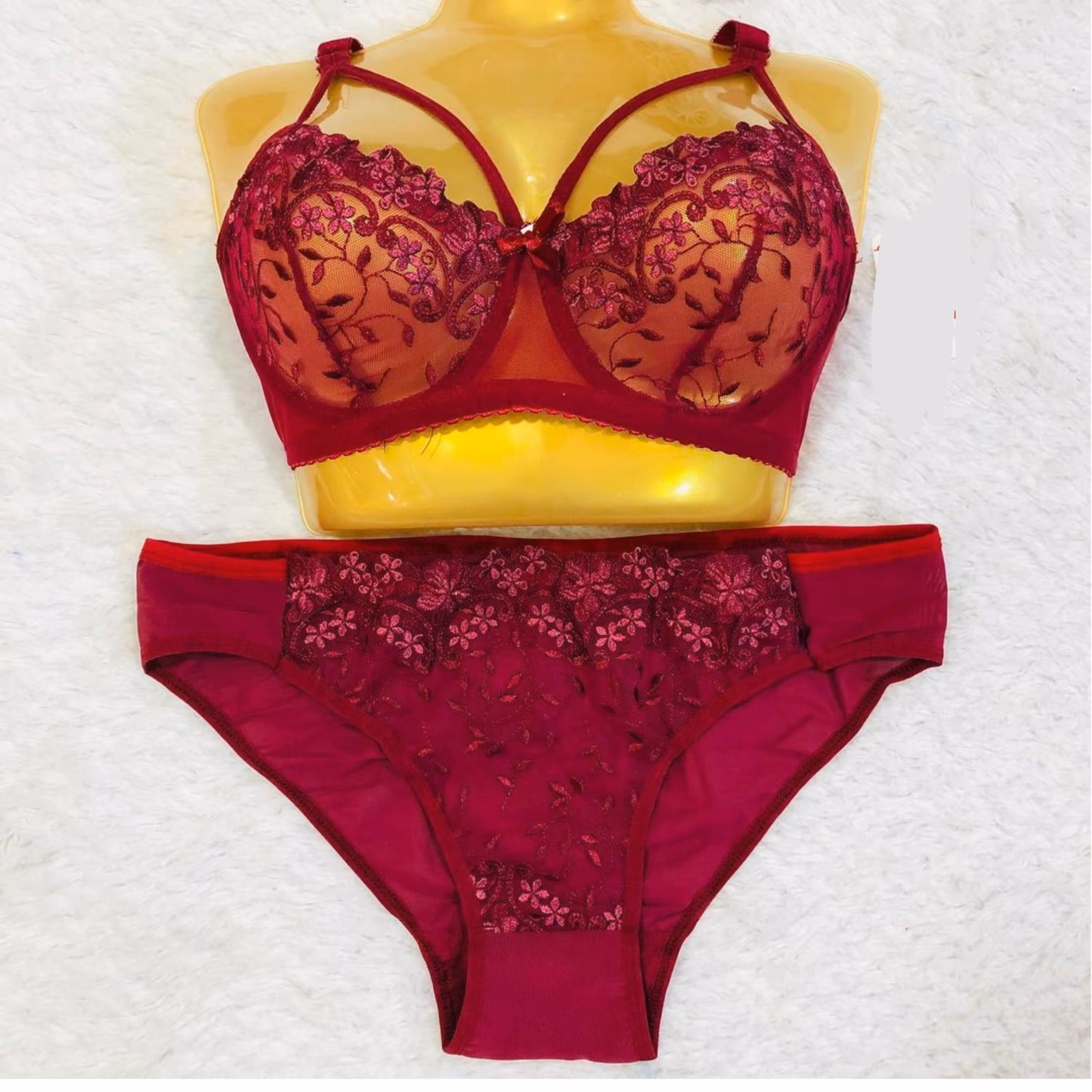 ست سوتین و شورت تورگاز  فنردار و طرح هارنسی دانتل دار سایزتا85