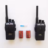 بیسیم پلیس  آوا همراه دو باطری و پیچگوشتی کوچک