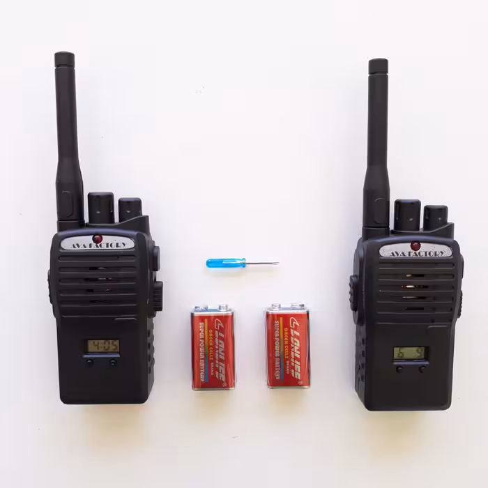 بیسیم پلیس  آوا همراه دو باطری و پیچگوشتی کوچک