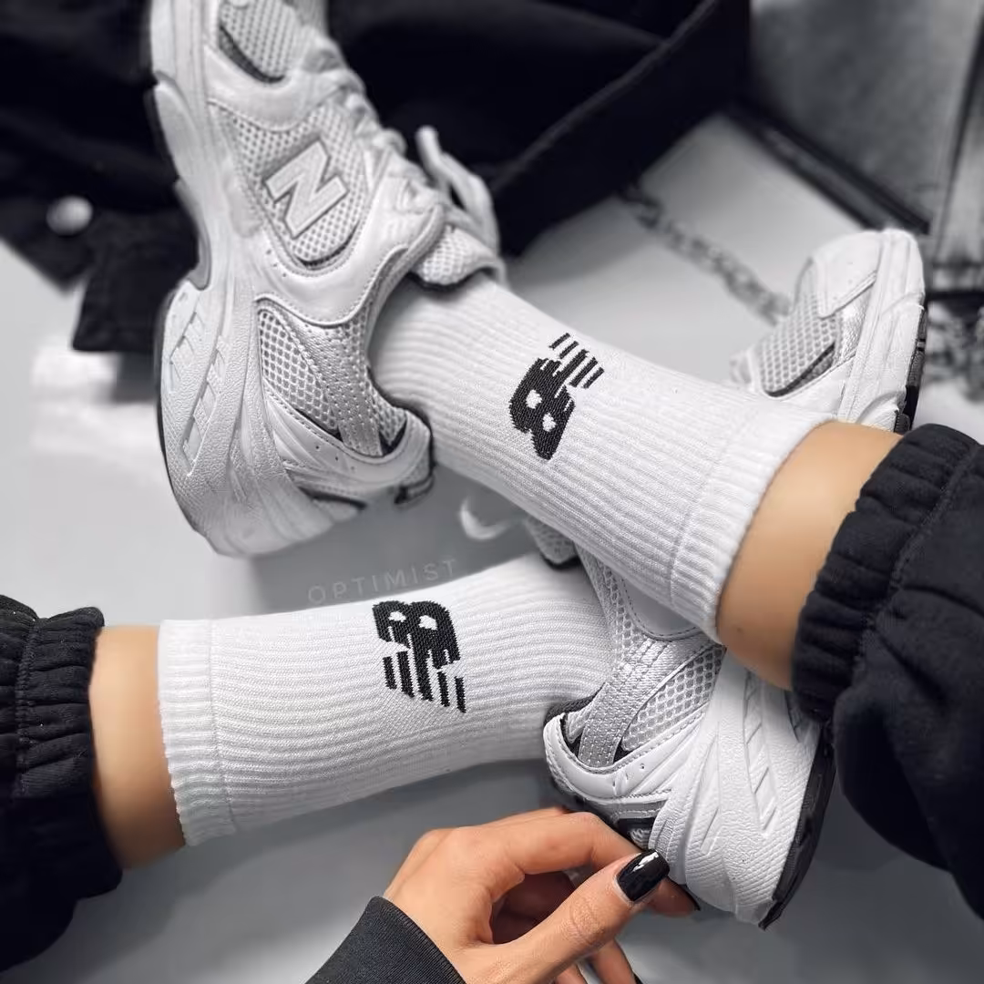 جوراب NB ساقدار زمینه سفید اسپرت نخ پنبه نیوبالانس