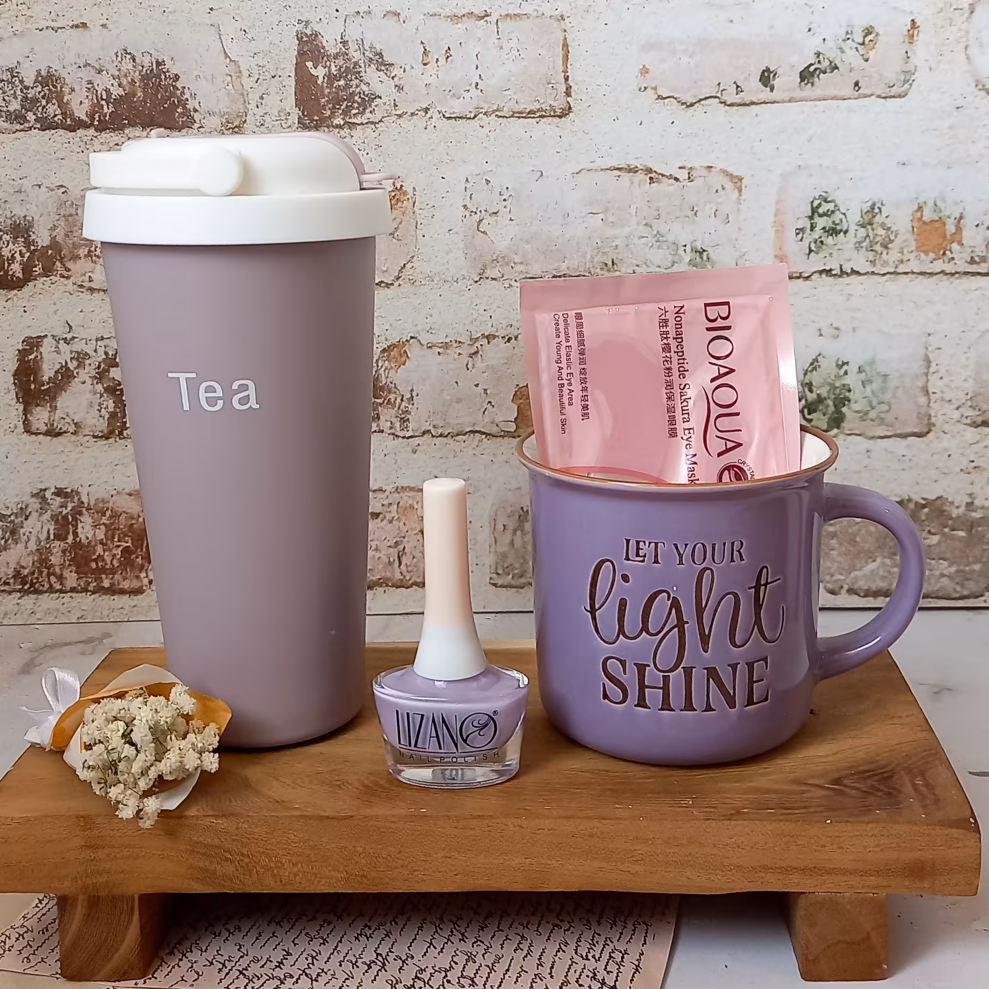 باکس هدیه و سوپرایز(ولنتاین روز عشق تولد)شامل تراول ماگ داخل استیل نی دار و لاک و ماسک صورت و ماگ سرامیکی