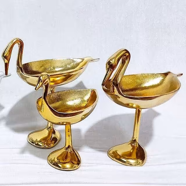 سرویس قو سه تایی