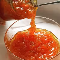 مربای سیب تهیه شده از سیب تازه طبیعی مقوی وسرشار از ویتامین