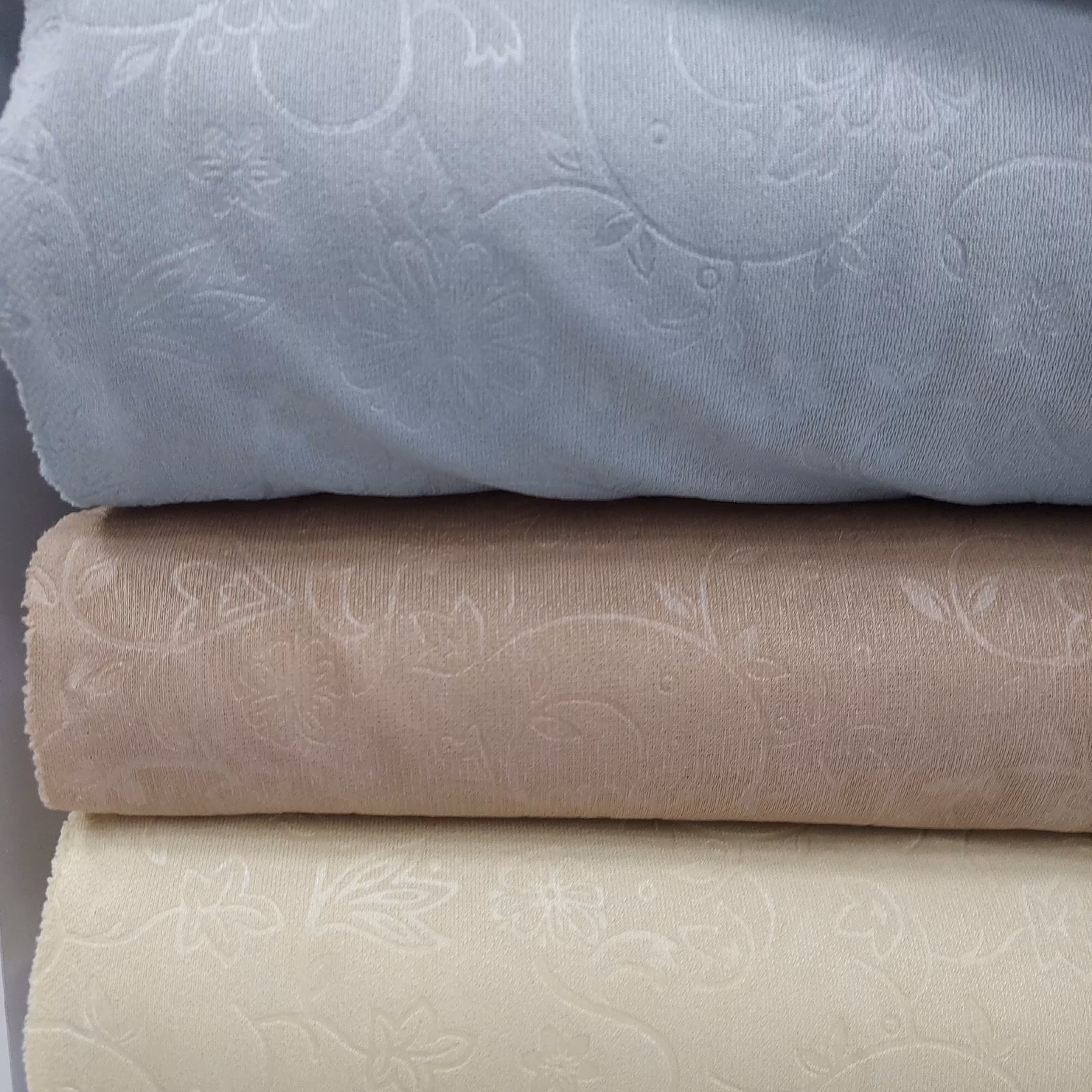 پارچه کاور مبل کرپ گل سرخود بهترین برند بازار عرض دو متر  صد در صد رنگ ثابت 